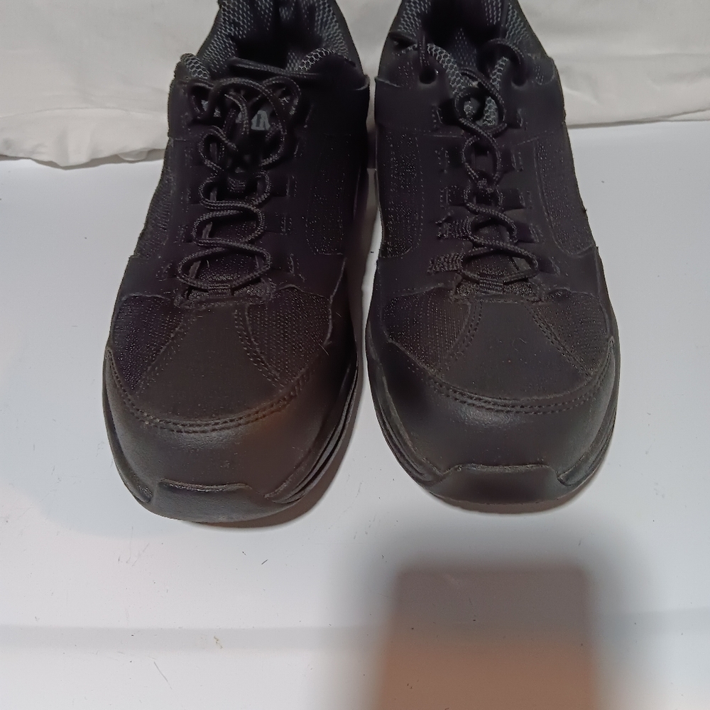 Brahma steel toed shoes